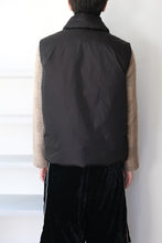 Load image into Gallery viewer, LOFT V PRIMALOFT FILLED VEST / BLACK