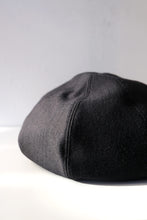 Load image into Gallery viewer, TECH WOOL BERET / BLACK