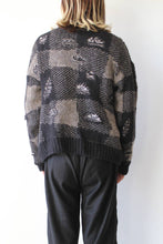 Load image into Gallery viewer, SONAR ROUNDNECK / BLACK DESTRUCTIVE GINGHAM