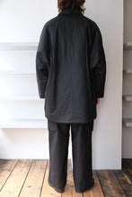 Load image into Gallery viewer, TRIANGLE COAT-LACQUED / BLACK