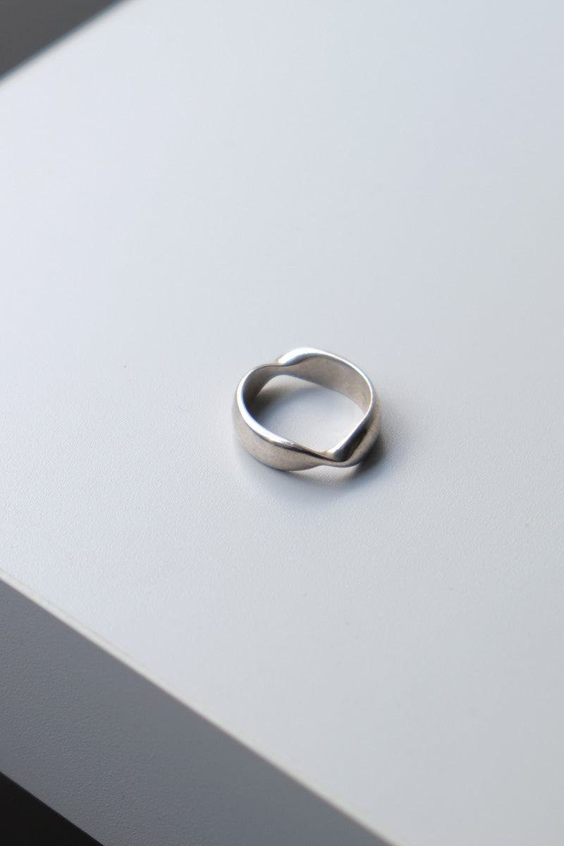 GEORG JENSEN | MODEL NUMBER 309 DESIGNED BY 'KIM NAVER' STERLING SILVER RING / SILVER