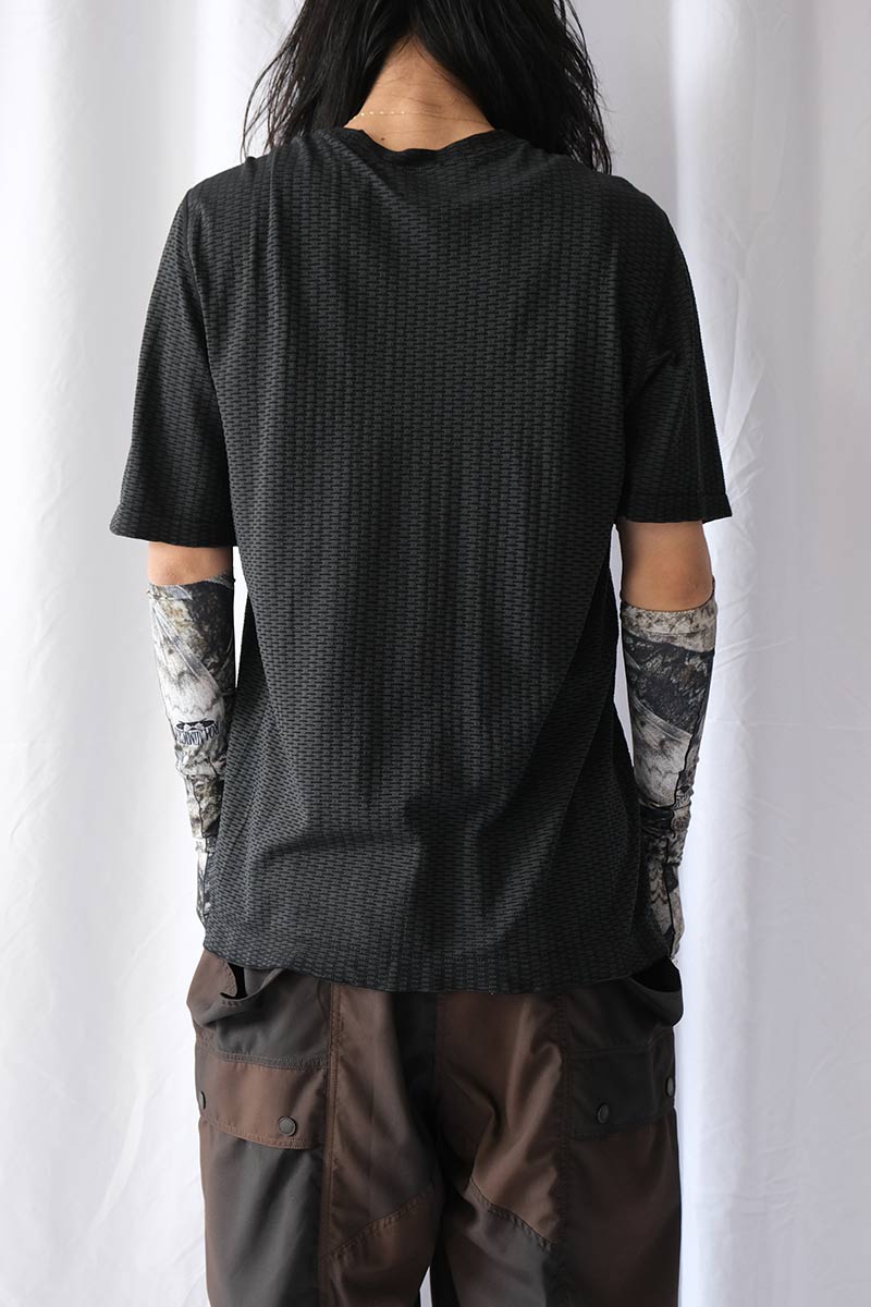 HIVEE DRYARN® LIGHTWEIGHT SEAMLESS T-SHIRT / BLACK