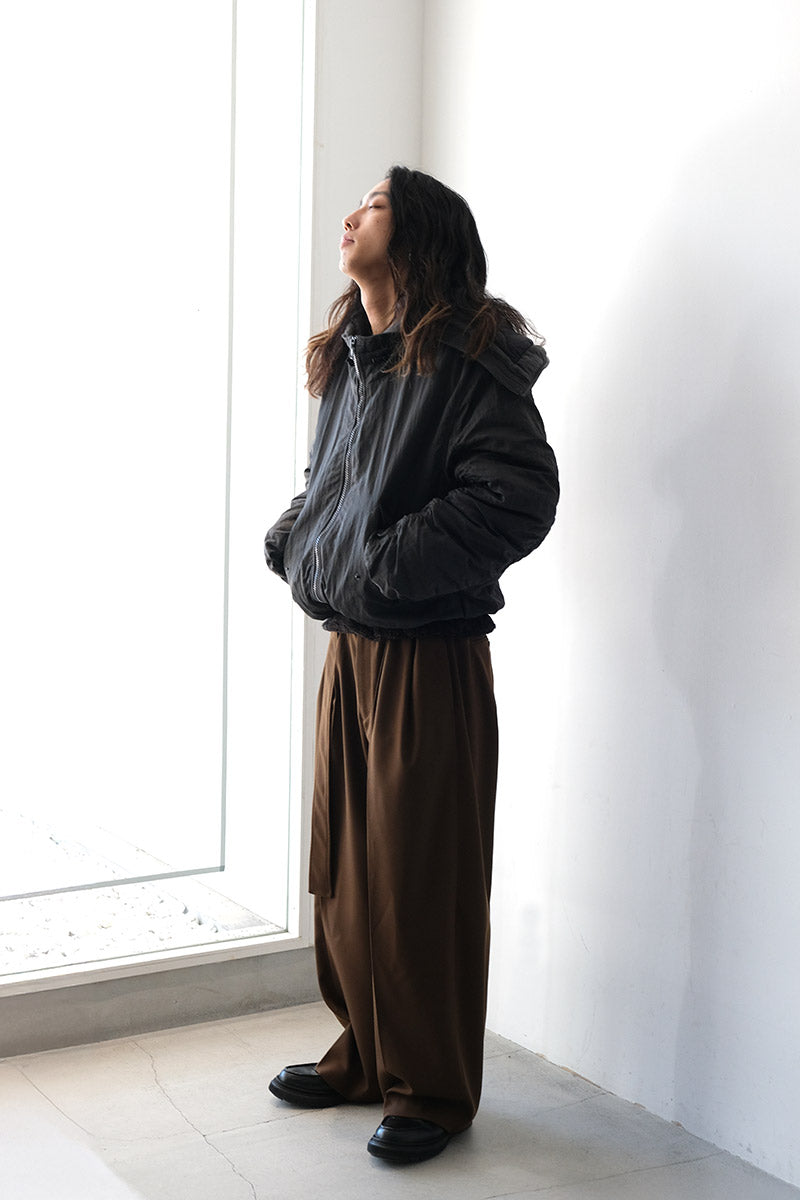 DOBBY CLOTH 2TUCK BELTED WIDE PANTS / BROWN