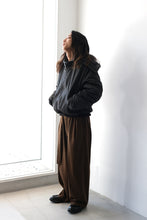 画像をギャラリービューアに読み込む, DOBBY CLOTH 2TUCK BELTED WIDE PANTS / BROWN