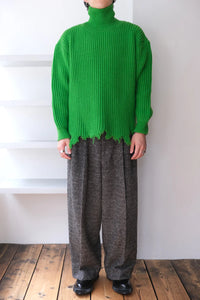 WOOL BROKEN KNIT HIGH NECK SWEATER / GREEN