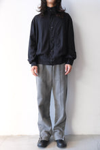 Load image into Gallery viewer, MOCK BOMBER / DRAPING BLACK LYOCELL