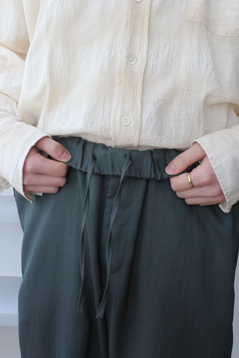 VISCOSE WOOL STRETCH EASY PANTS / GREEN [40%OFF]