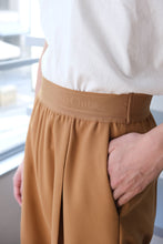 Load image into Gallery viewer, ELAINE ELASTIC TROUSERS / CAMEL