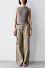 Load image into Gallery viewer, COTTON DYED TWILL KNEE SWITCHING CHINOS / CAMEL