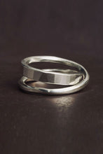 Load image into Gallery viewer, RING FLAT CROSSED / STERLING SILVER 