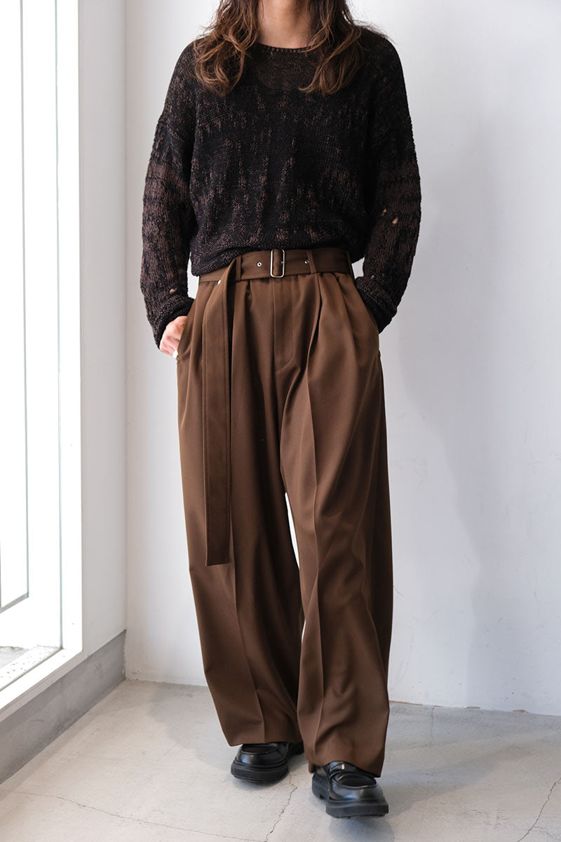 DOBBY CLOTH 2TUCK BELTED WIDE PANTS / BROWN