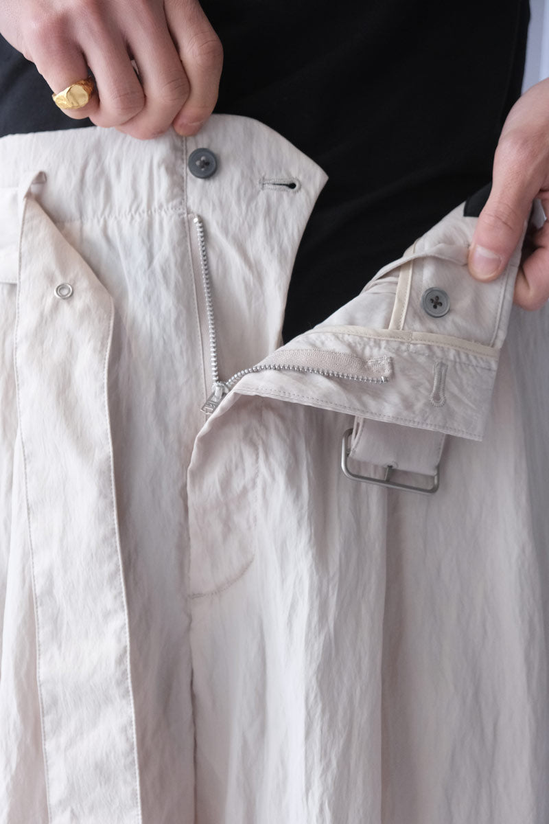 VISCOSE WASHER 2TUCK BELTED SHORTS / BEIGE