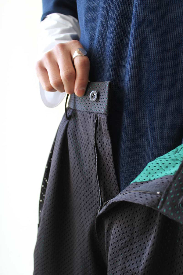 POLY MESH CARGO SHORTS / BLACK × GREEN