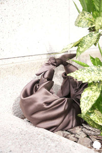 KIKU CROISSANT BAG / ROOT