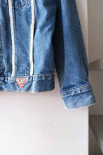 Load image into Gallery viewer, GUESS | 90&#39;S MADE IN USA WHITE LINE DENIM JACKET [USED]