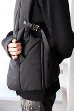 Load image into Gallery viewer, MICROFIBER TWILL PUFFER TAILORED VEST .10 / BLACK