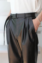 Load image into Gallery viewer, SYNTHETIC LEATHER BONDING BELTED PANTS / BLACK