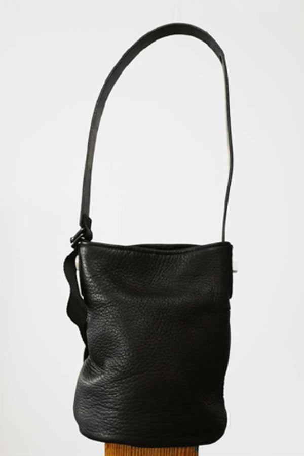 DEER LEATHER UNIVERSAL BAG L / BLACK[26AW入荷予定]