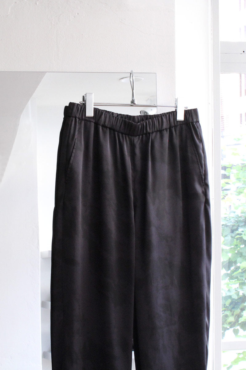VINTAGE SATIN HALF TONE EASY PANTS / BLACK [40%OFF]