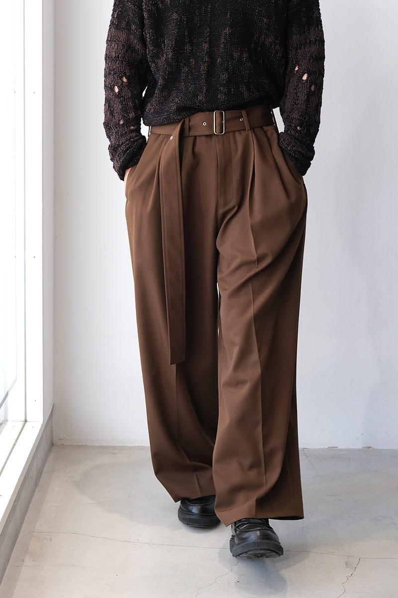DOBBY CLOTH 2TUCK BELTED WIDE PANTS / BROWN