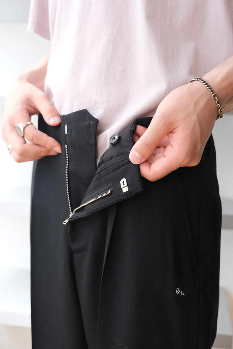 BORROWED CHINO / BLACK PANAMA WOOL