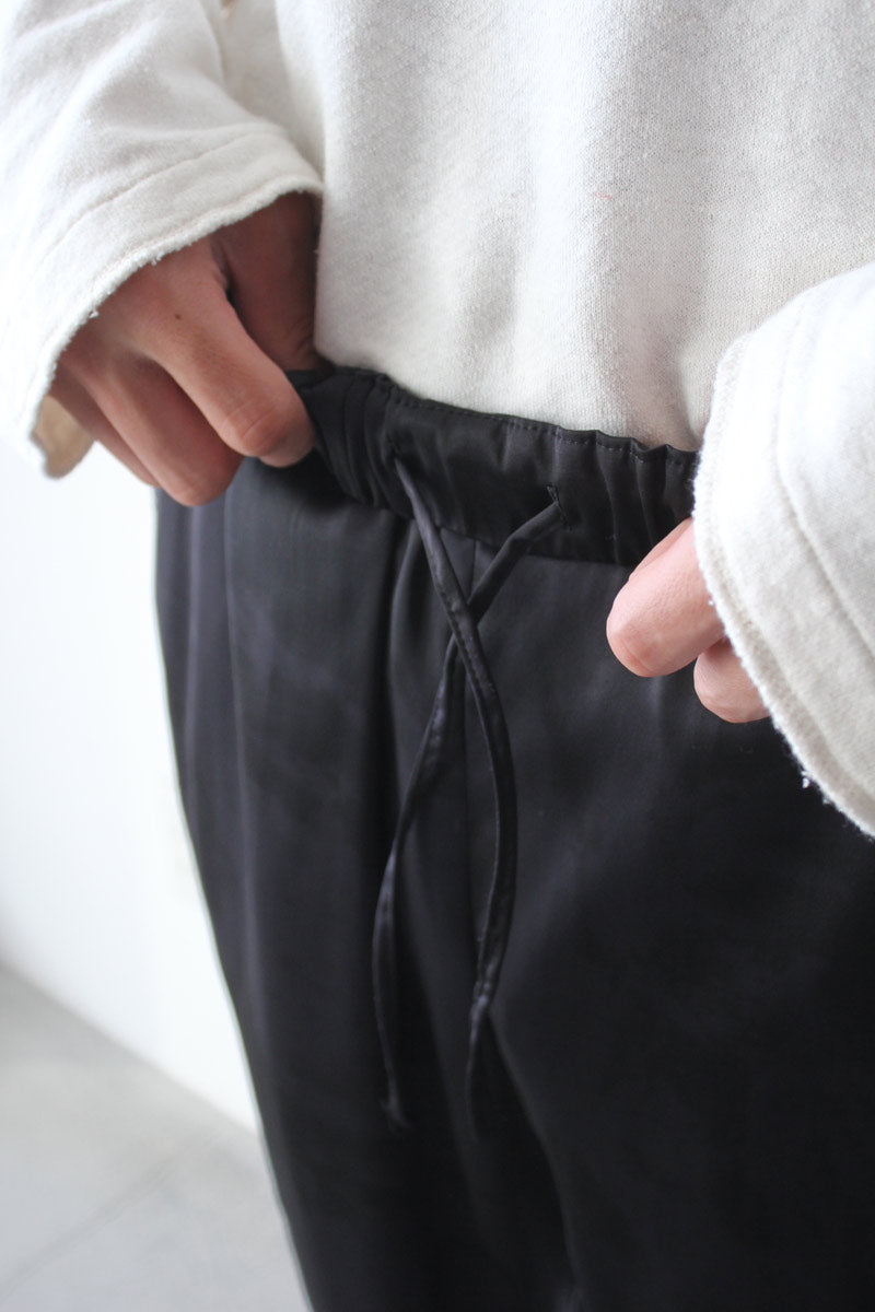 VINTAGE SATIN HALF TONE EASY PANTS / BLACK [40%OFF]
