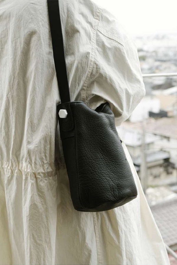 DEER LEATHER UNIVERSAL BAG L / BLACK[26AW入荷予定]