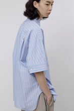 Load image into Gallery viewer, BROAD SHORT SLEEVE CUFFS SHIRTS / SAX STRIPE