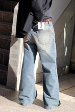 Load image into Gallery viewer, SKID JEANS / MID BLUE DIRTY