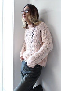 CABLE SONAR ROUNDNECK / DELICATE PINK FISHERMAN WOOL