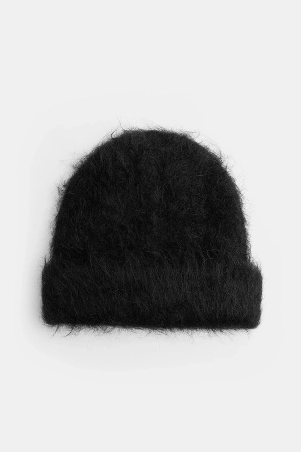 FUZZY BEANIE / BLACK ALPACA