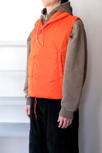 Load image into Gallery viewer, LOFT V PRIMALOFT FILLED VEST / ORANGE