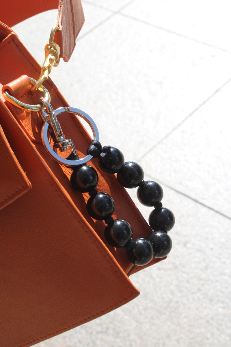 DICKE PERLEN SHORT KEYHOLDER / BLACK-BLACK ウッドビーズキーリング
