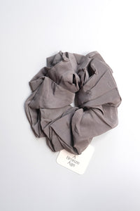 OVERSIZED SILK SCRUNCHIE / OYSTER