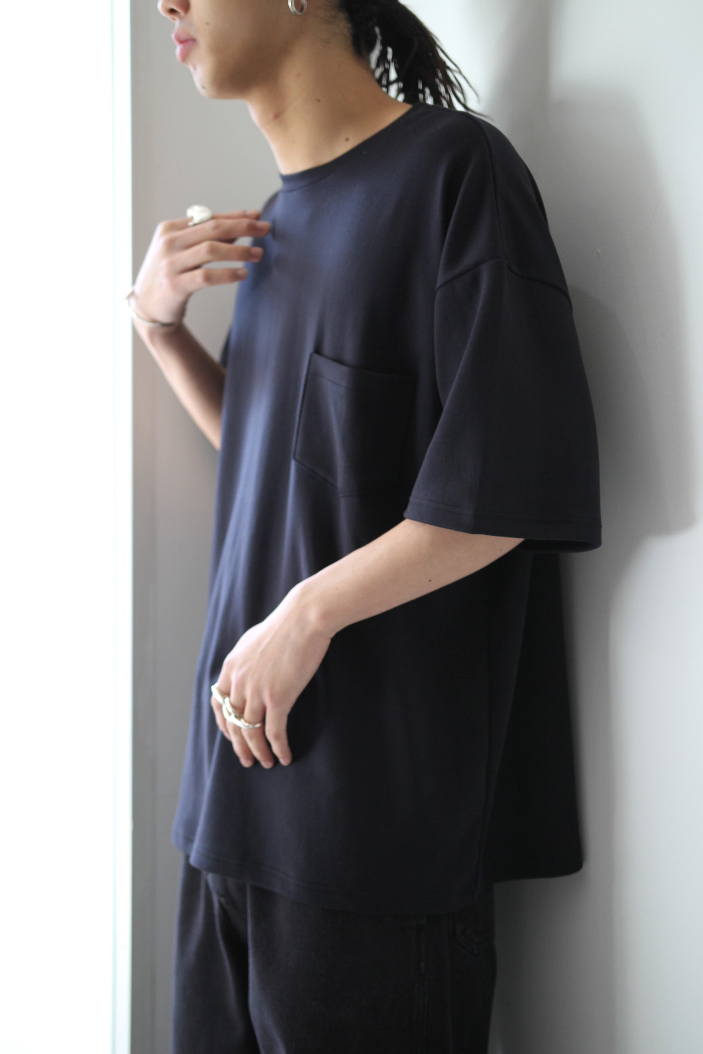 AILE SUPIMA SMOOTH S/S POCKET T-SHIRT / FADE BLACK [20%OFF]