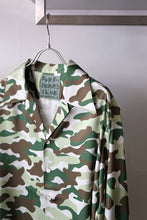 Load image into Gallery viewer, HARVEST OPEN COLLAR SHIRT / GREEN CAMO