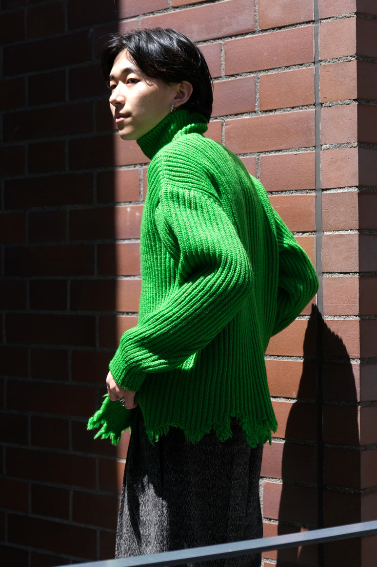 WOOL BROKEN KNIT HIGH NECK SWEATER / GREEN