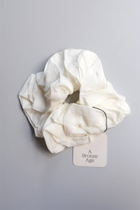 OVERSIZED SILK SCRUNCHIE / WHITE