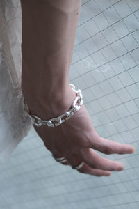 C BRACELET THICK / POLISHED SILVER
