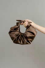 画像をギャラリービューアに読み込む, KIKU CROISSANT BAG / ROOT