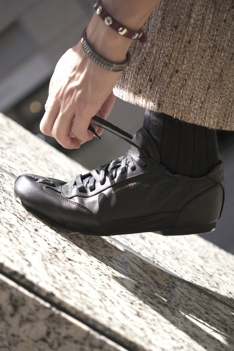 THIN-SOLE TABI SNEAKERS / WAXED TOP-GRAIN SOFT COWHIDE