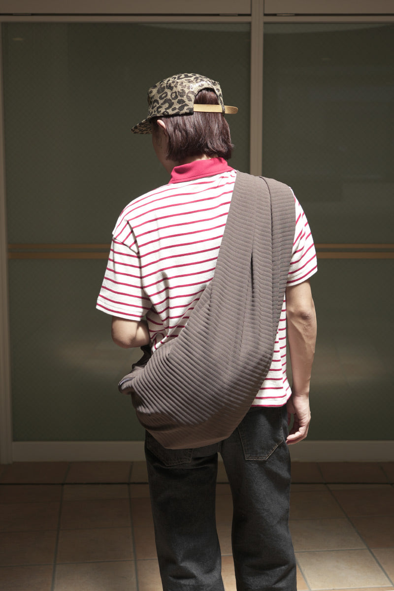 PLEATED ADJUSTABLE MULTI-FUNCTION HOBO BAG / COFFEE BROWN