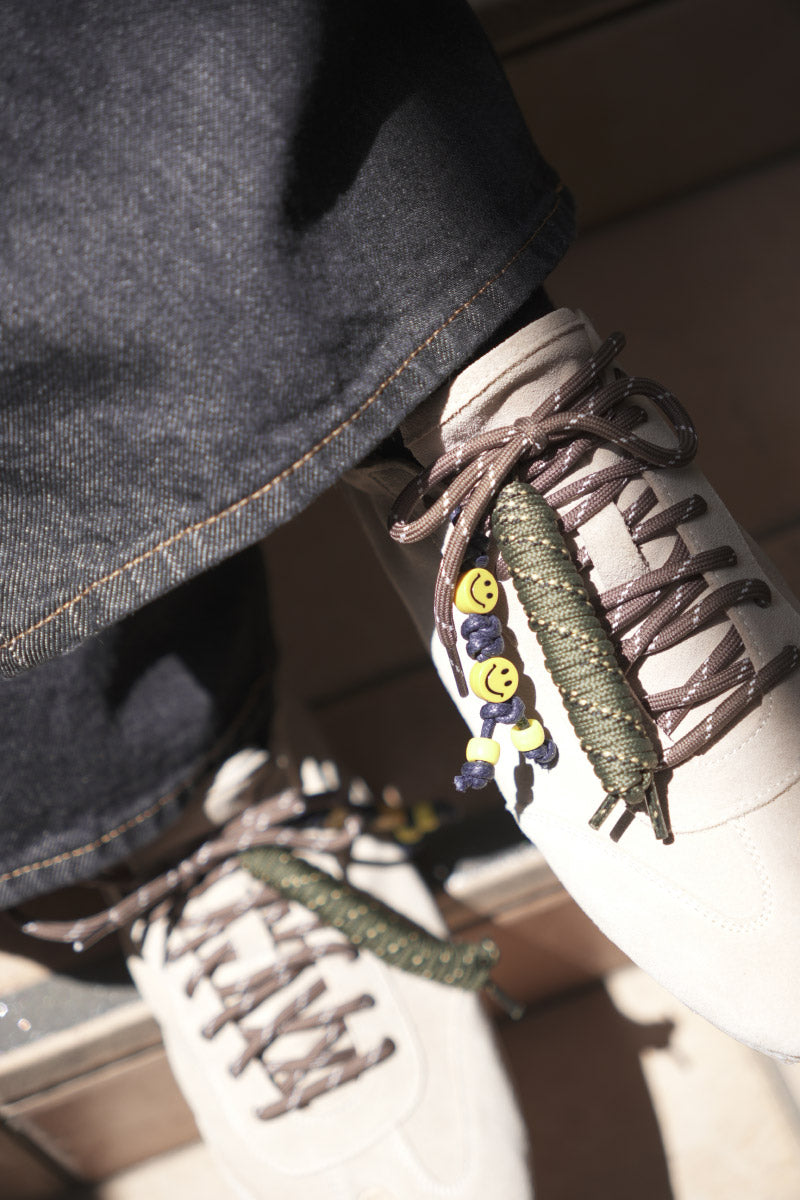 THIN-SOLE TABI SNEAKERS / KHAKI SUEDE COWHIDE VERSION