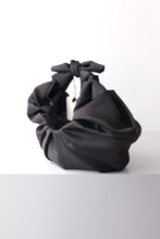 Load image into Gallery viewer, KIKU CROISSANT BAG / BLACK