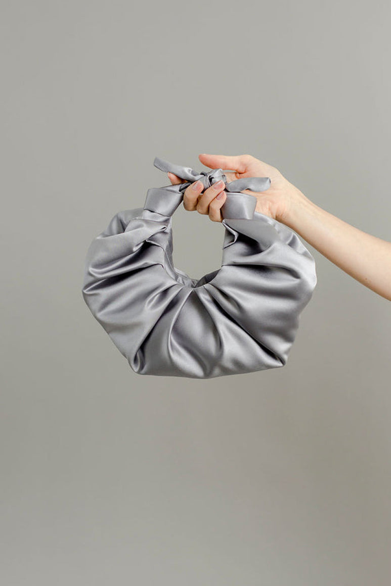 KIKU CROISSANT BAG / SMOKE SILVER