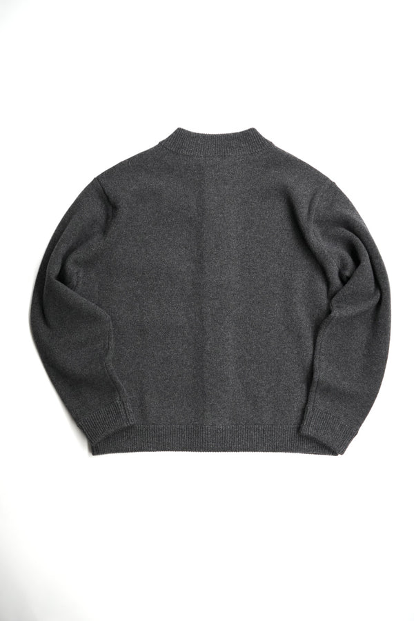 CREW NECK CARDIGAN LAMS WOOL INTERLOCK KNITTED / CHARCOAL [神戸店]