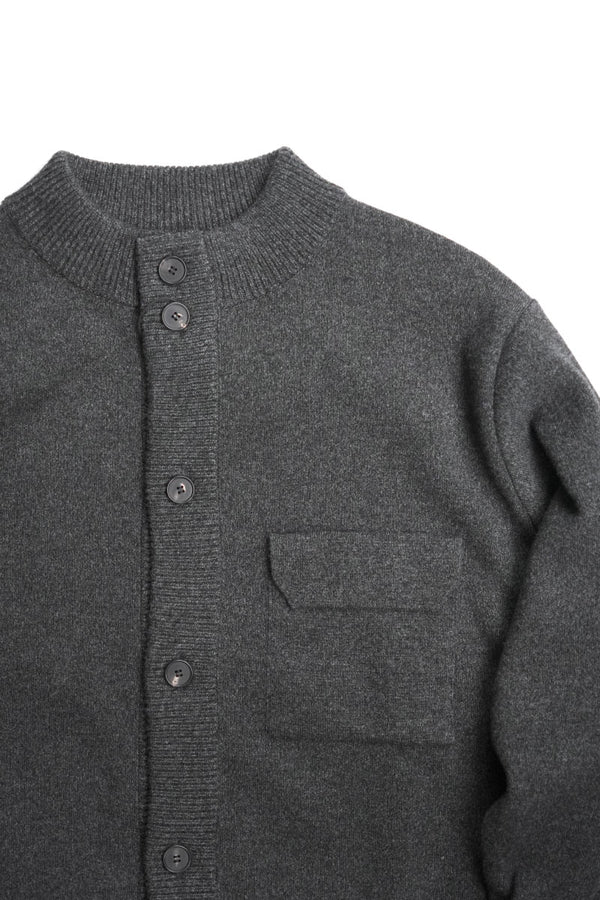 CREW NECK CARDIGAN LAMS WOOL INTERLOCK KNITTED / CHARCOAL [神戸店]