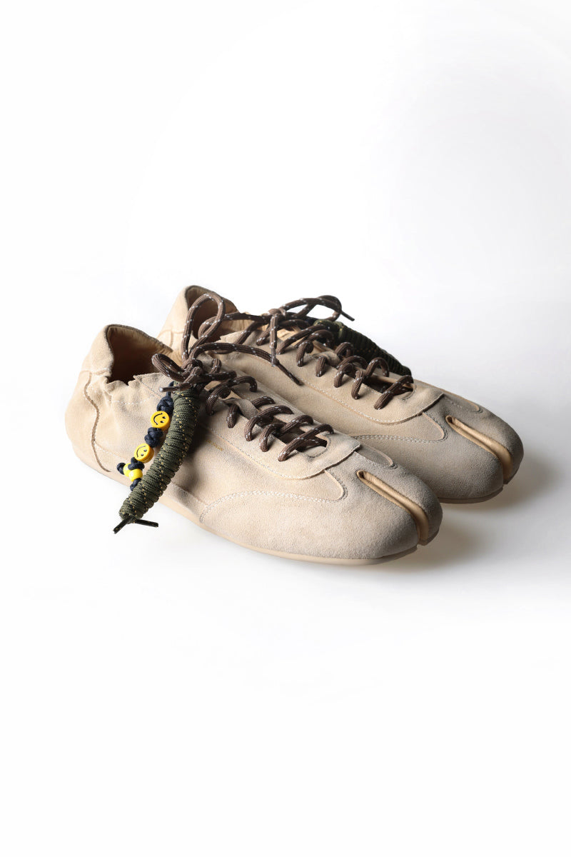 THIN-SOLE TABI SNEAKERS / KHAKI SUEDE COWHIDE VERSION