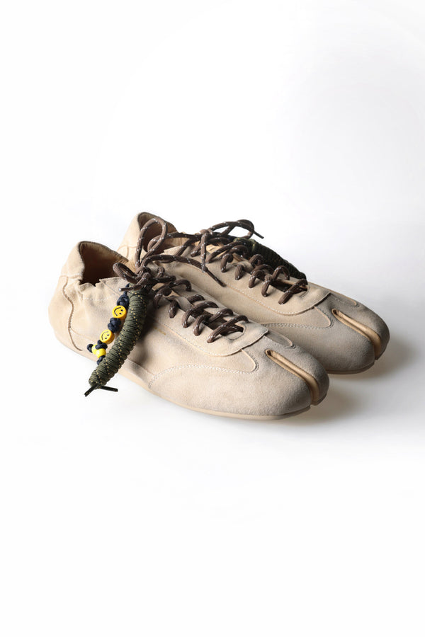 THIN-SOLE TABI SNEAKERS / KHAKI SUEDE COWHIDE VERSION