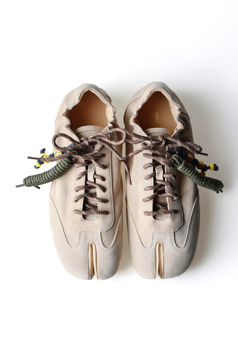 THIN-SOLE TABI SNEAKERS / KHAKI SUEDE COWHIDE VERSION